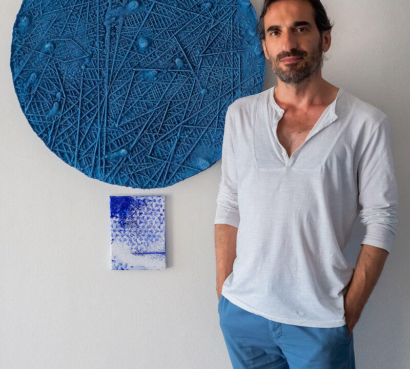 Protagonista della mostra attualmente visibile nella sede dell’Associazione „Leali delle Notizie APS“ di Ronchi dei Legionari, l’artista condurrà un laboratorio artistico per bambini